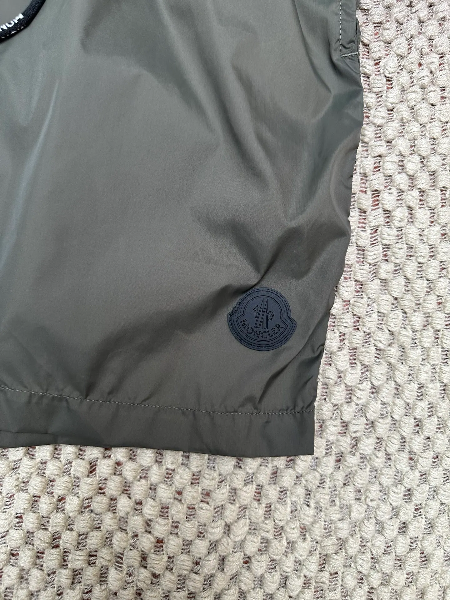 🔥P90💰 Moncler Logo Authentic ： ： Logo Classic Logo Breathable Logo ：Black White Navy Blue Gray Green size：M L XL 2XL 3XL（90-200 ） ⚠️ / /